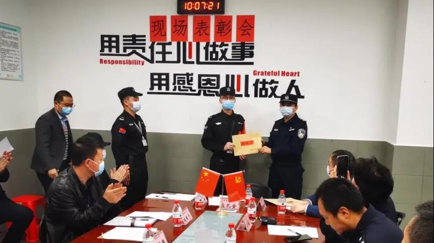  面對嫌疑人大量現金賄賂  市保人是這么做的！