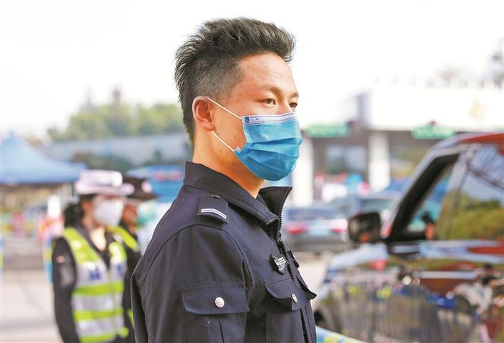 深圳晶報:堅守一線勇擔當 同心戰疫織護網(圖4) 深圳晶報:堅守一線勇擔當 同心戰疫織護網(圖4)