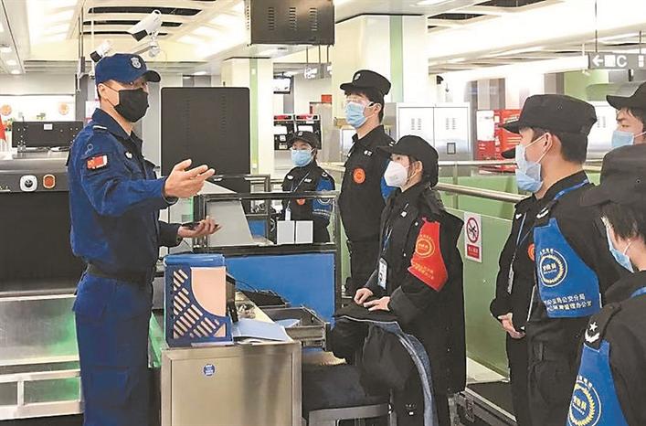 深圳晶報:堅守一線勇擔當 同心戰疫織護網(圖2) 深圳晶報:堅守一線勇擔當 同心戰疫織護網(圖2)