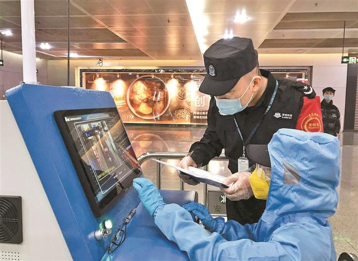 深圳晶報(bào)：堅(jiān)守一線勇?lián)?dāng) 同心戰(zhàn)疫織護(hù)網(wǎng)