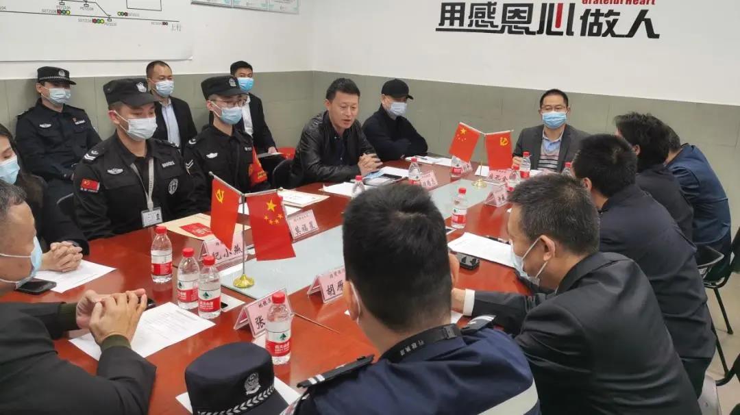 面對(duì)嫌疑人大量現(xiàn)金賄賂 市保人是這么做的!(圖2) 面對(duì)嫌疑人大量現(xiàn)金賄賂 市保人是這么做的!(圖2)